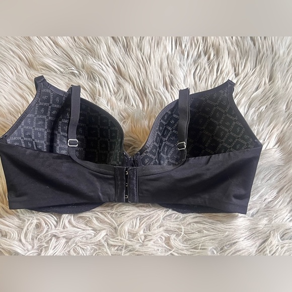 Mike new Victoria’s Secret bio fit push-up bra - Picture 2 of 4